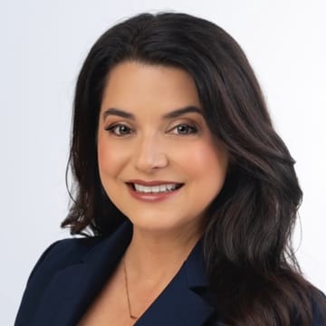 Portrait of Holly Hernandez